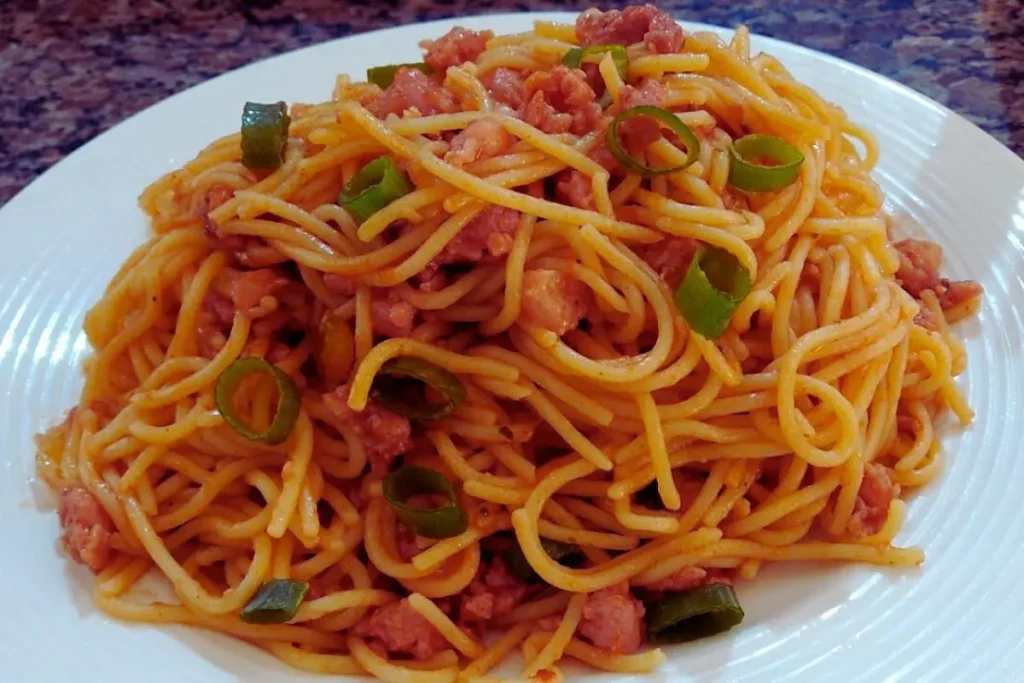 Macarrão com Linguiça Toscana Um Toque Italiano na Sua Mesa!