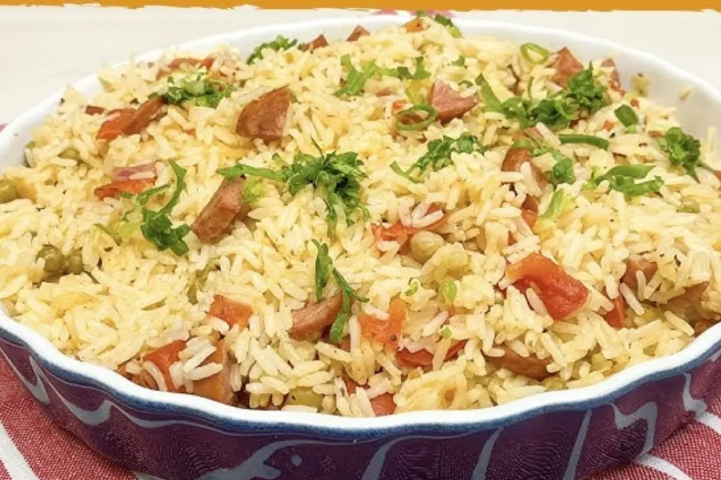 Arroz com Calabresa na Pressão O Prato que Conquistou o Brasil com Sabor e Praticidade