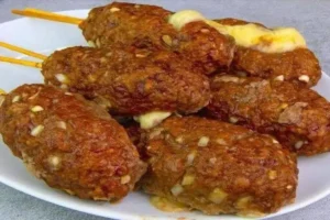 Bomba de Carne com Queijo no Palito: Uma Explosão de Sabores